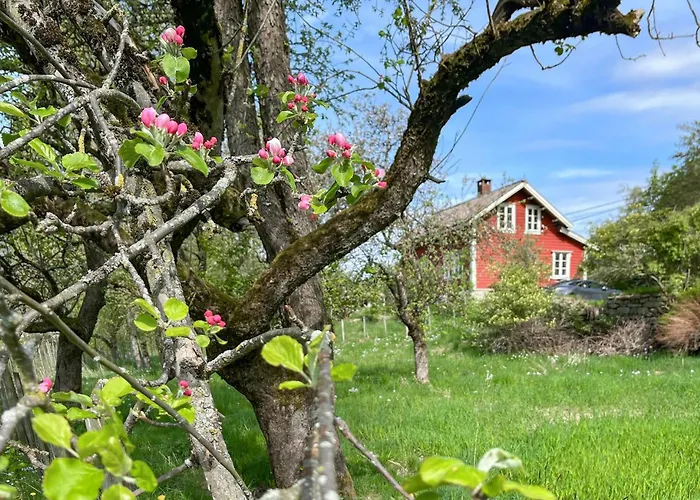 3 Bedroom Beautiful In Vik I Sogn 펜션