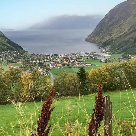 3 Bedroom Beautiful In Vik I Sogn Feriehus