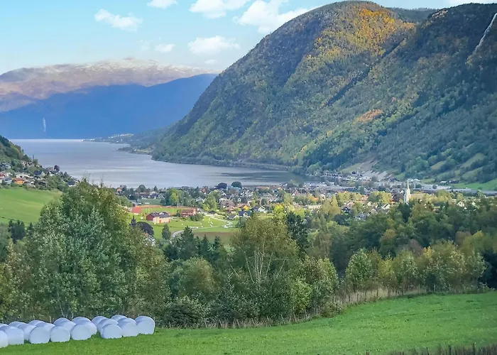 Holiday home 3 Bedroom Beautiful In Vik I Sogn